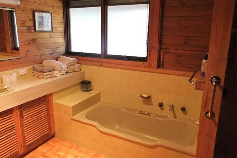 Gunyah Valley Retreat - Northern Rivers Accommodation 3