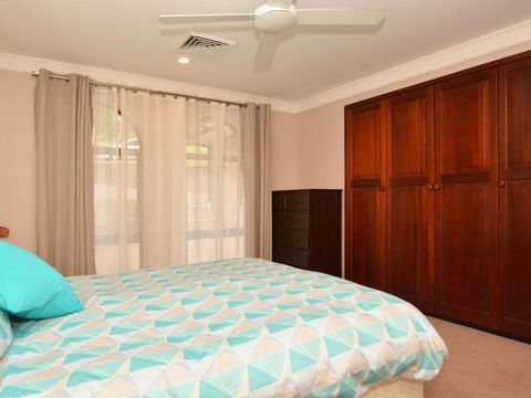 The House On The Lake At Fishing Point Lake Macquarie Honestly Put The Line In & Catch Fish - Northern Rivers Accommodation 6
