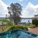 The House On The Lake At Fishing Point Lake Macquarie Honestly Put The Line In & Catch Fish - Northern Rivers Accommodation 0