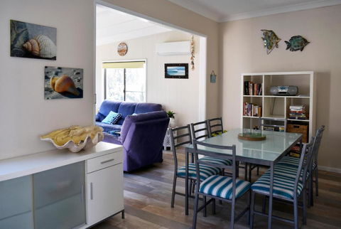 SHELLHARBOUR BEACH COTTAGE 1 Minute Walk To Beach Flags In Summer - Northern Rivers Accommodation 5