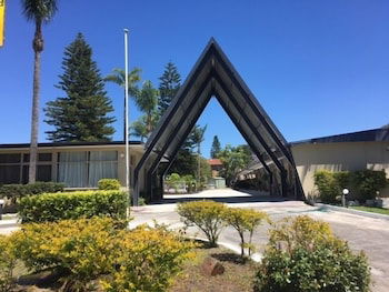 Belmont Palms Motel - Northern Rivers Accommodation 0