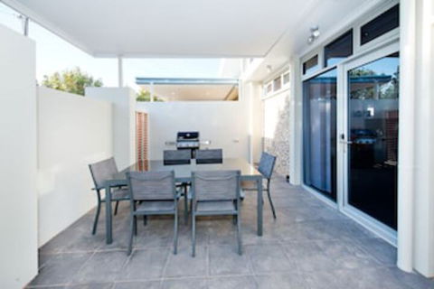 Loxton Courthouse Apartments - Northern Rivers Accommodation 0