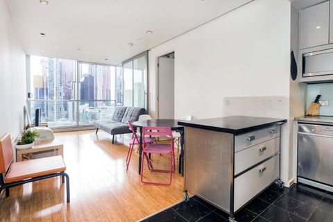 Location & Luxury In Central Of Melbourne 1207 - Northern Rivers Accommodation 5