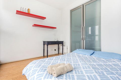 Location & Luxury In Central Of Melbourne 1207 - Northern Rivers Accommodation 2