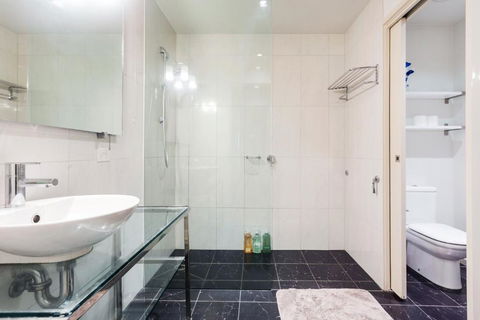 Location & Luxury In Central Of Melbourne 1207 - Northern Rivers Accommodation 4