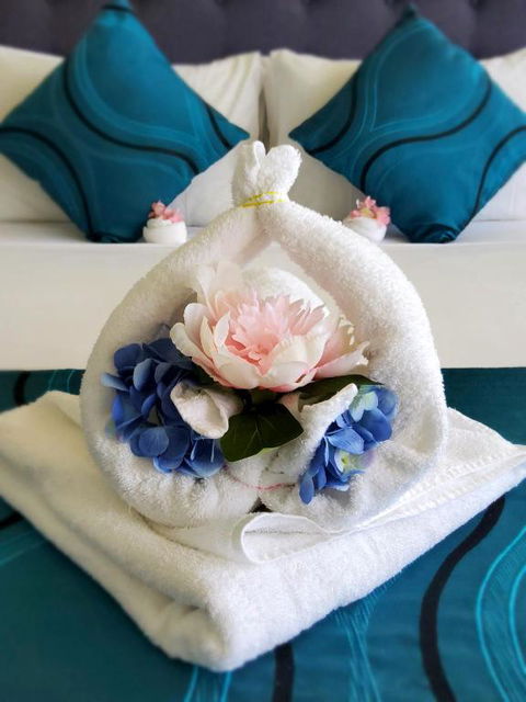 Cairns Luxury Seafront Apartment - Northern Rivers Accommodation 2