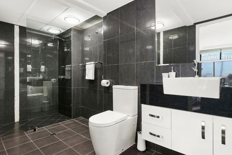 Cairns Luxury Seafront Apartment - Northern Rivers Accommodation 6