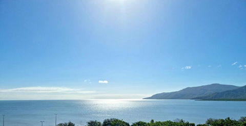 Cairns Luxury Seafront Apartment - Northern Rivers Accommodation 5