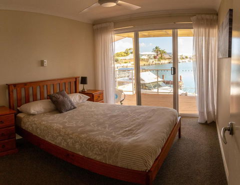 Waterside Canal Dreams - Northern Rivers Accommodation 3