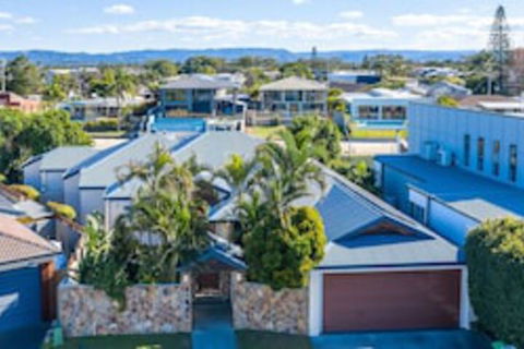 Maureen Waterfront Beach House - Northern Rivers Accommodation 0