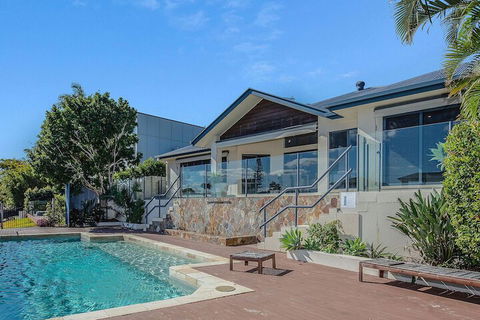 Maureen Waterfront Beach House - Northern Rivers Accommodation 5
