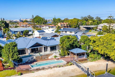 Maureen Waterfront Beach House - Northern Rivers Accommodation 2