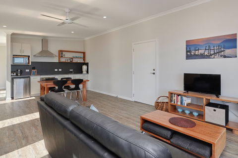 Whale Watcher 2 - Northern Rivers Accommodation 4