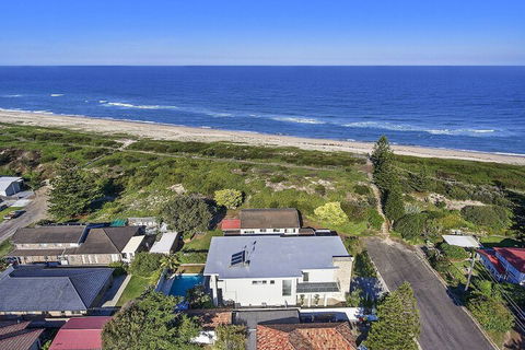 Magnificent Beach House - Northern Rivers Accommodation 1