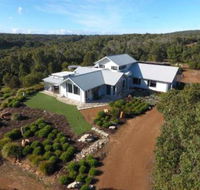The White House at Wallcliffe Farms - Northern Rivers Accommodation