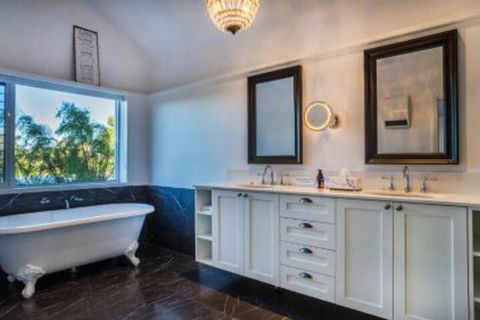 The White House At Wallcliffe Farms - Northern Rivers Accommodation 6