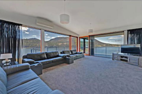 Amazing Unique Five-Star Waterfront Retreat - Northern Rivers Accommodation 7