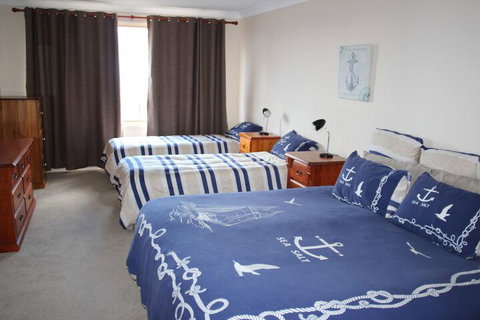 Beulahs Beach House At Stockton - Northern Rivers Accommodation 2