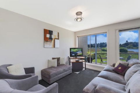 MOYNE VIEWS NO. 2 - Northern Rivers Accommodation 0