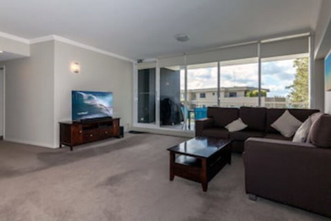 Oasis Unit 3 / 5 Laman Street - Northern Rivers Accommodation 0