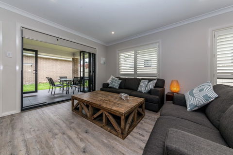 Tomaree Road 19 The Cottage - Northern Rivers Accommodation 4