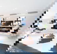 MADDISON 3BDR Port Melbourne Apartment - Northern Rivers Accommodation