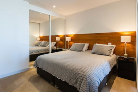 MILES, 1BDR Melbourne Apartment - Northern Rivers Accommodation 0