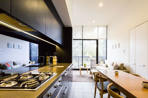 GEORGE, 1BDR North Melbourne Apartment - Northern Rivers Accommodation 4