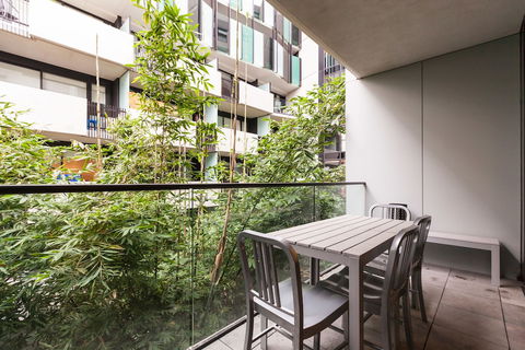 ZACH, 1BDR St.Kilda Apartment - Northern Rivers Accommodation 0
