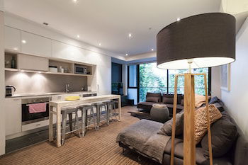 ZACH, 1BDR St.Kilda Apartment - Northern Rivers Accommodation 1