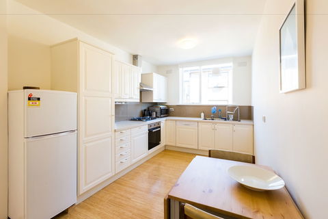 ROSIE, 2BDR St.Kilda Apartment - Northern Rivers Accommodation 1