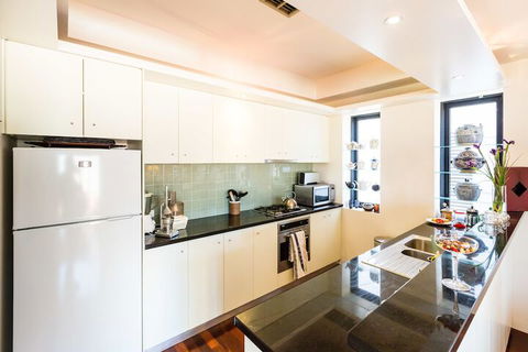 BELLE, 2BDR Melbourne Apartment - Northern Rivers Accommodation 6
