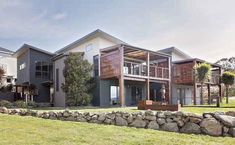 Ned Kelly's Retreat - Sophisticated Style With Modern Convenience And Magical Outlook - Northern Rivers Accommodation 3