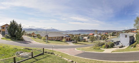Ned Kelly's Retreat - Sophisticated Style With Modern Convenience And Magical Outlook - Northern Rivers Accommodation 1