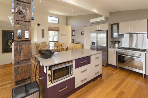 Ned Kelly's Retreat - Sophisticated Style With Modern Convenience And Magical Outlook - Northern Rivers Accommodation 5
