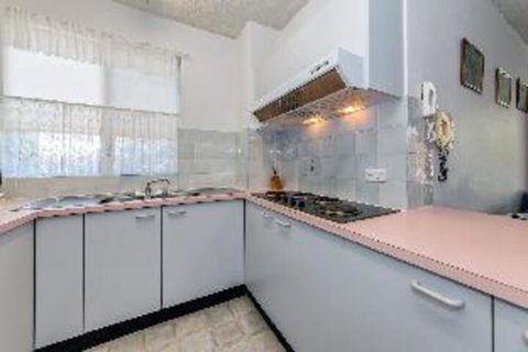 2 Bedroom Apartment Gretel Lodge Unit 4 - Northern Rivers Accommodation 4