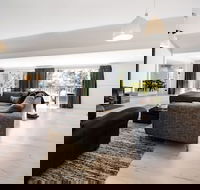 Cornish Hill House - Northern Rivers Accommodation
