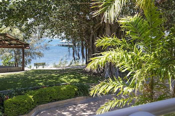 Picnic Bay Apartments Unit 3 - Northern Rivers Accommodation 2