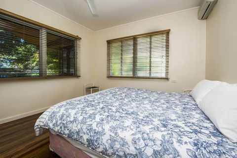 Picnic Bay Apartments Unit 3 - Northern Rivers Accommodation 0