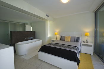 Blue On Blue Apartment 921 - Northern Rivers Accommodation 0