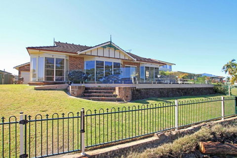 Cormorant Waterfront Home - Northern Rivers Accommodation 6