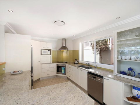 Ocean Breeze 41 Kurrawyba Avenue Terrigal - Northern Rivers Accommodation 5