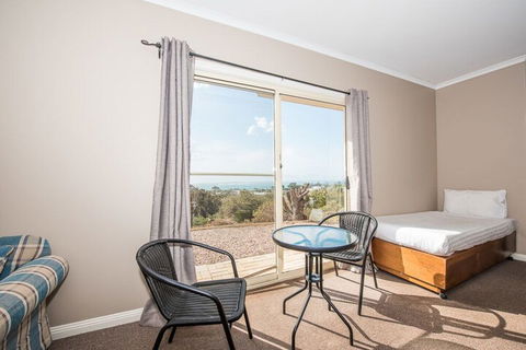 Hilltop Haven - Northern Rivers Accommodation 4