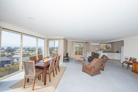 Hilltop Haven - Northern Rivers Accommodation 1
