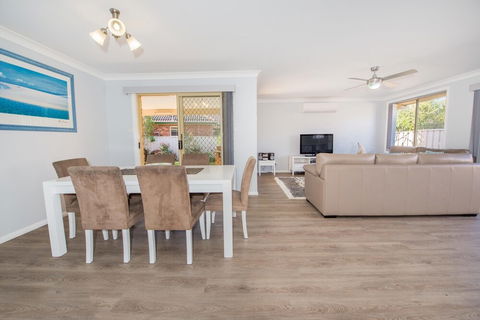 Pebble Pde 1 / 14 Fingal Bay - Northern Rivers Accommodation 3