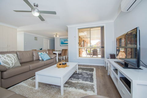 Pebble Pde 1 / 14 Fingal Bay - Northern Rivers Accommodation 4