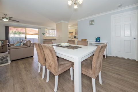 Pebble Pde 1 / 14 Fingal Bay - Northern Rivers Accommodation 0