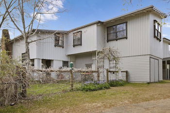 Le Chateau - Centrally Located - Northern Rivers Accommodation 0