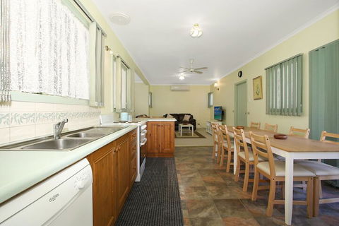 River's Reach - Bright - Northern Rivers Accommodation 3