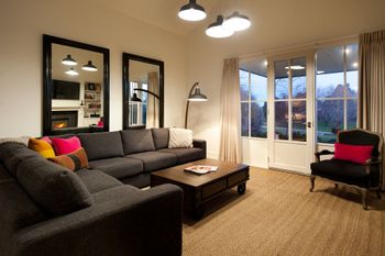 Red Earth Rock - Northern Rivers Accommodation 0